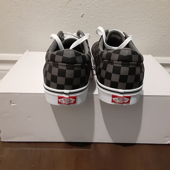 Vans - Picture 4 of 4